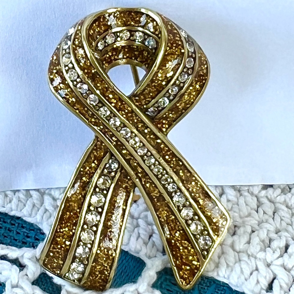 Heidi Daus Swarovski Crystals Sparkle Strong, Childhood Cancer Pin